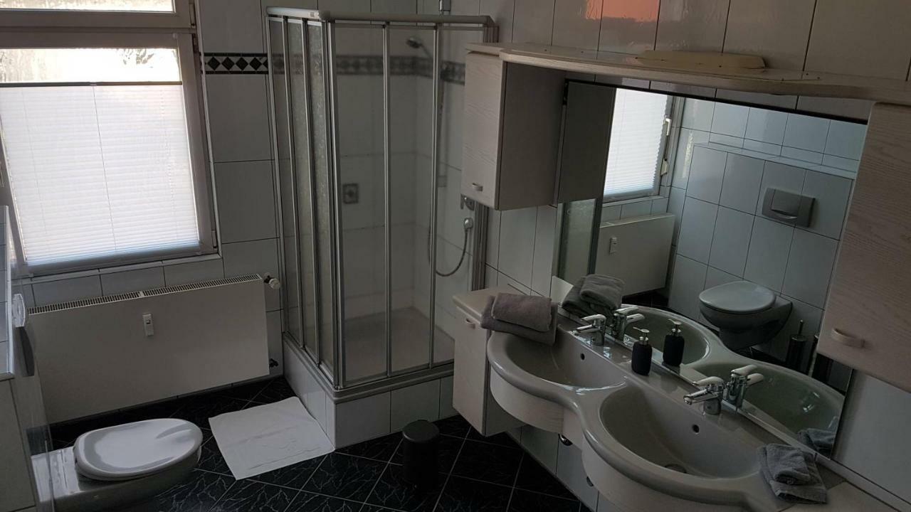 Zimmervermietung Muelheim Мильгейм-на-Руре Экстерьер фото